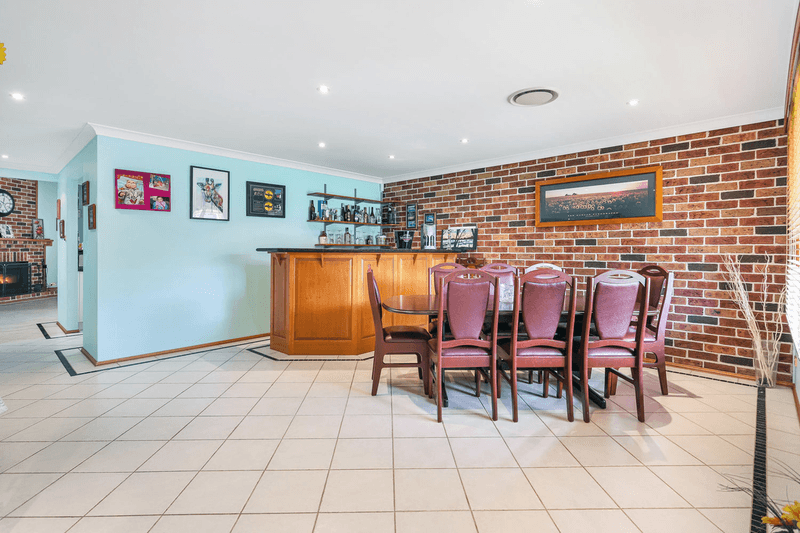 18 Alamar Cres, QUAKERS HILL, NSW 2763