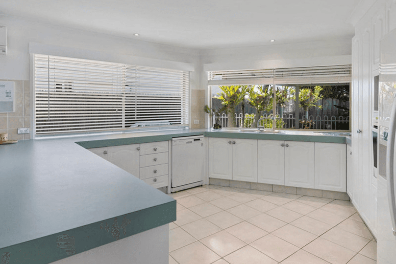 2 Smugglers Place, RUNAWAY BAY, QLD 4216