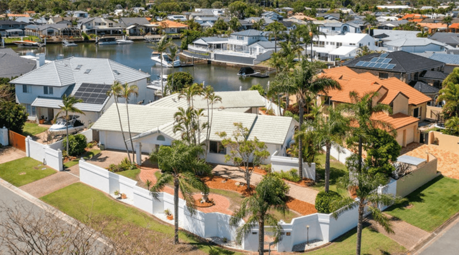 2 Smugglers Place, RUNAWAY BAY, QLD 4216