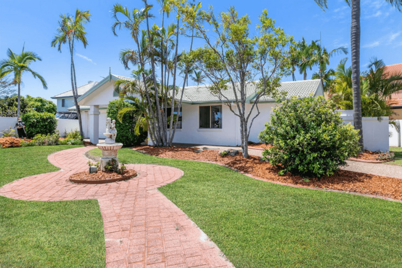 2 Smugglers Place, RUNAWAY BAY, QLD 4216