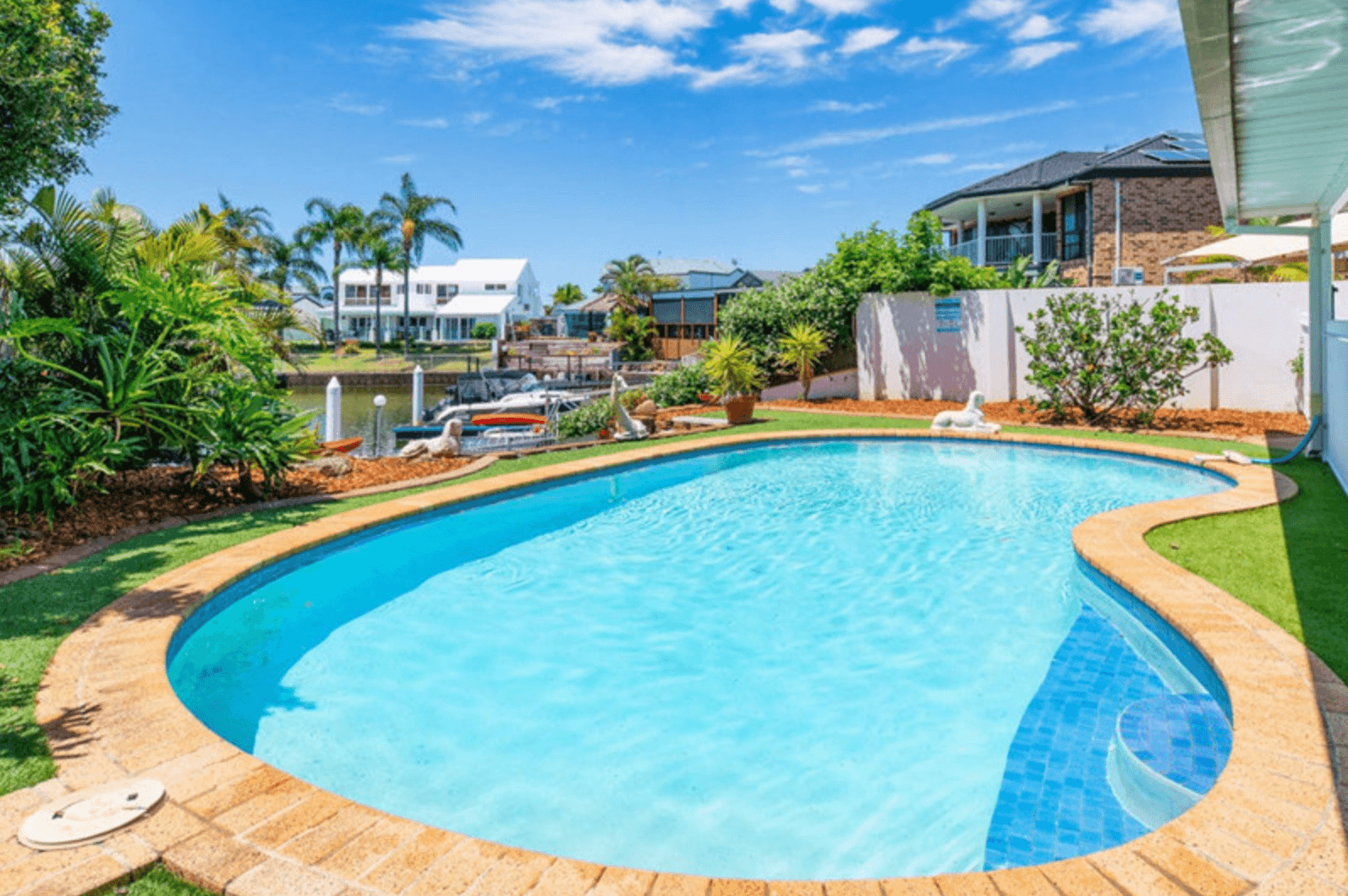 2 Smugglers Place, RUNAWAY BAY, QLD 4216