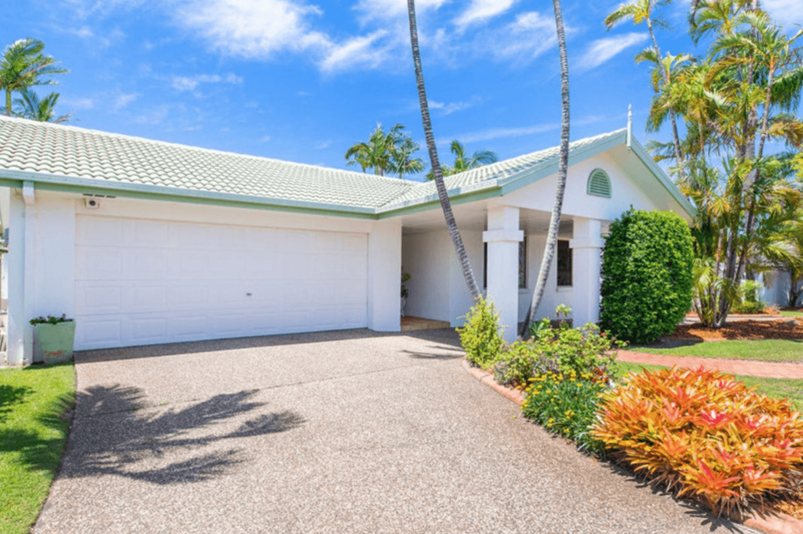 2 Smugglers Place, RUNAWAY BAY, QLD 4216