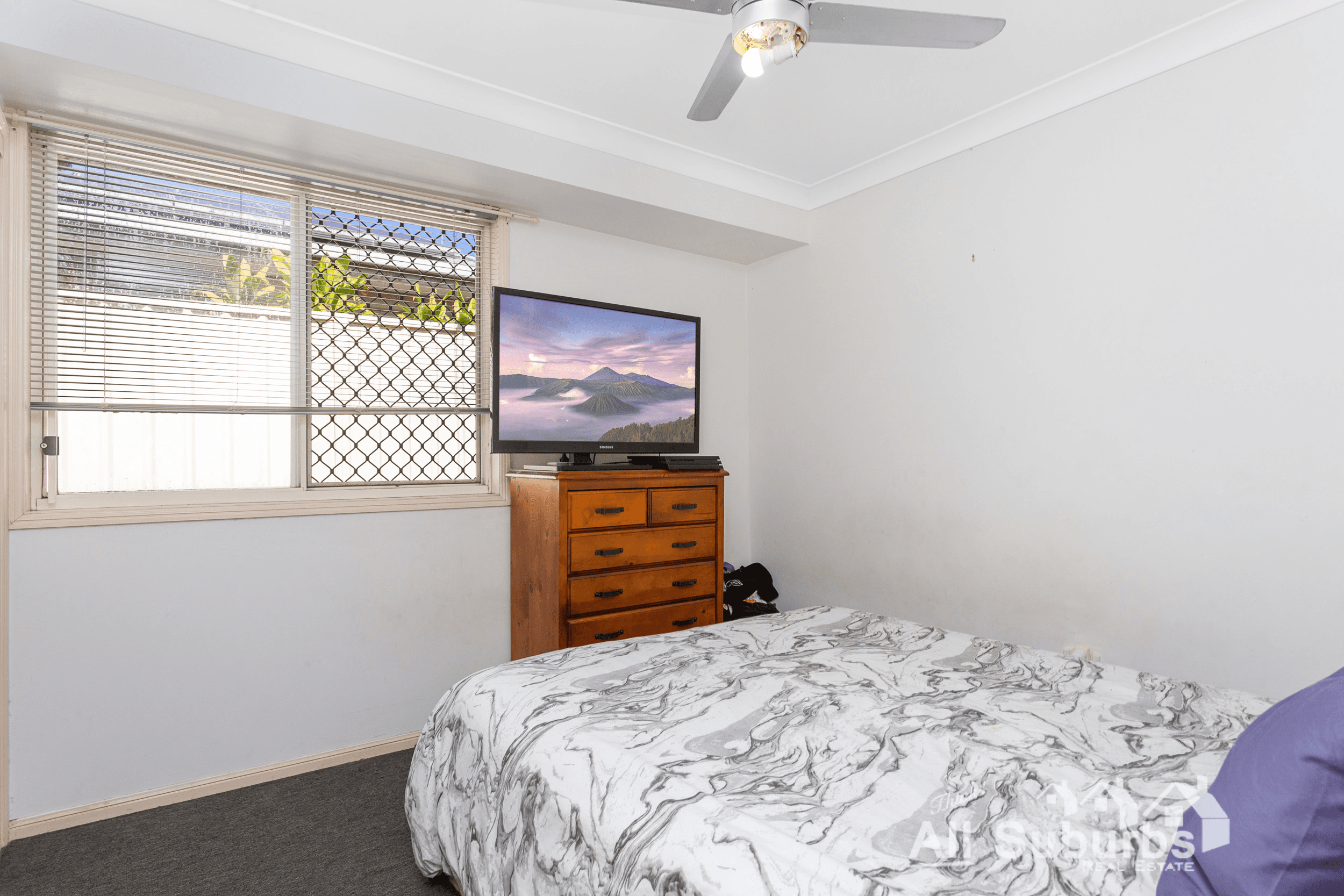 8 Julie Street, CRESTMEAD, QLD 4132