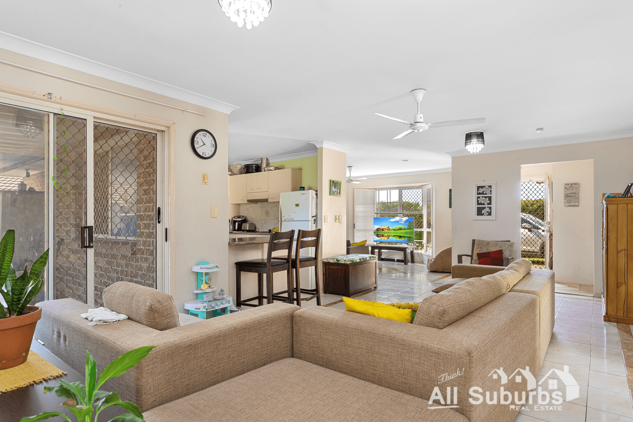 8 Julie Street, CRESTMEAD, QLD 4132