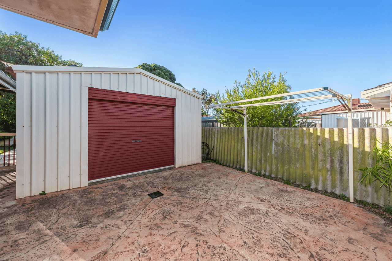 16 Regehr Street, WARNBRO, WA 6169