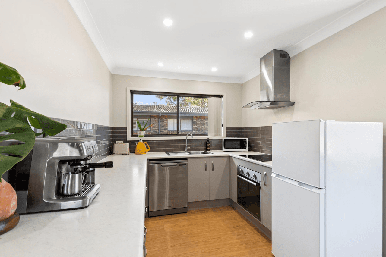 4/30 Clyde Street, MOLLYMOOK BEACH, NSW 2539