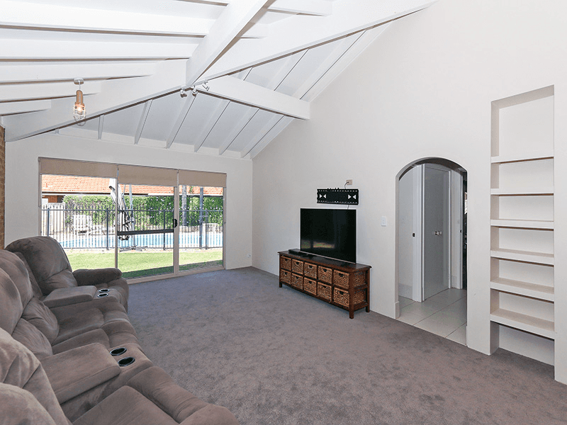 4 Royce Grove, BOORAGOON, WA 6154