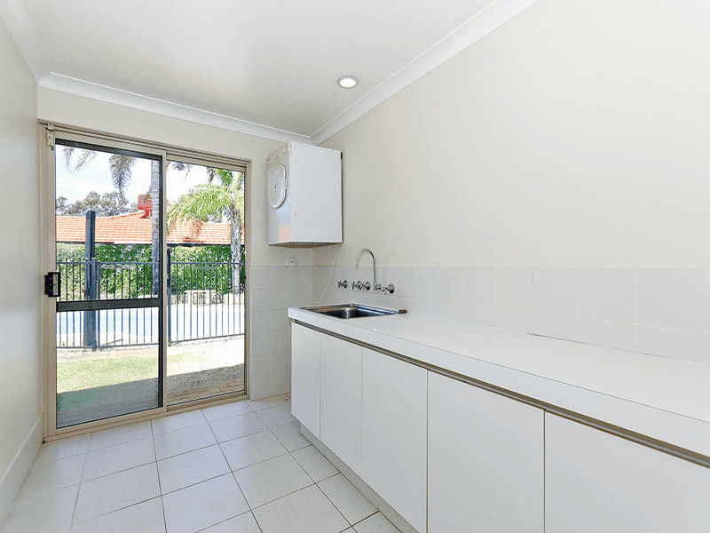 4 Royce Grove, BOORAGOON, WA 6154