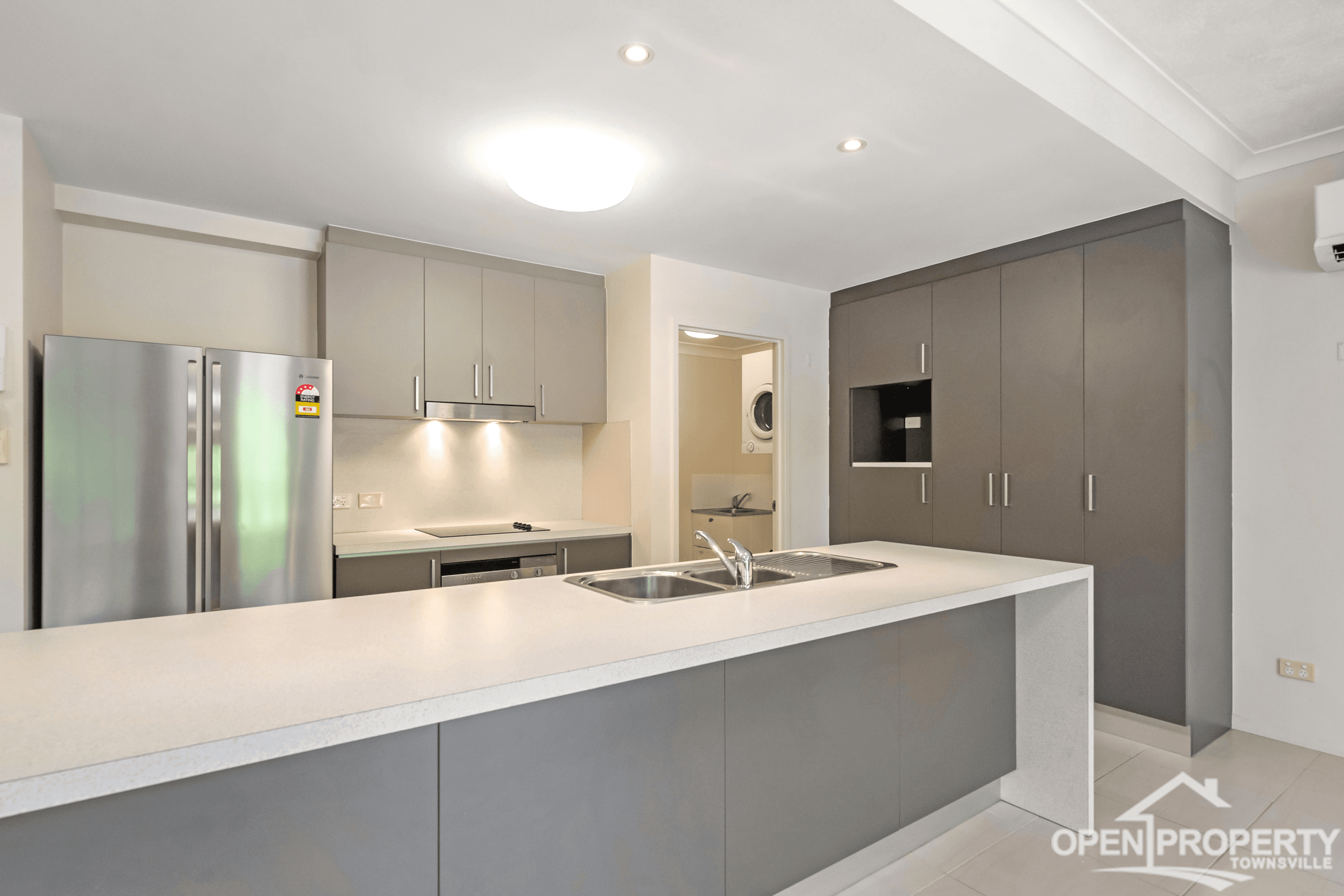 Unit 2/11 Crauford St, West End, QLD 4810