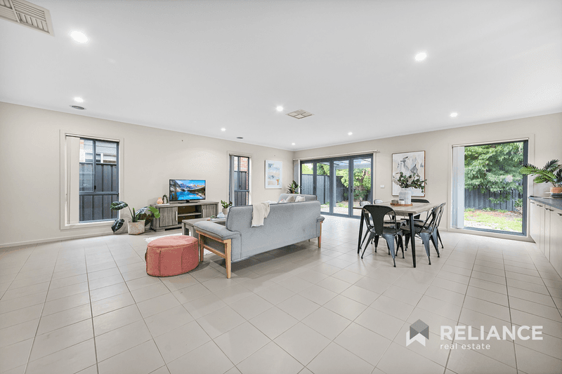 2/39 Astley Crescent, Point Cook, VIC 3030