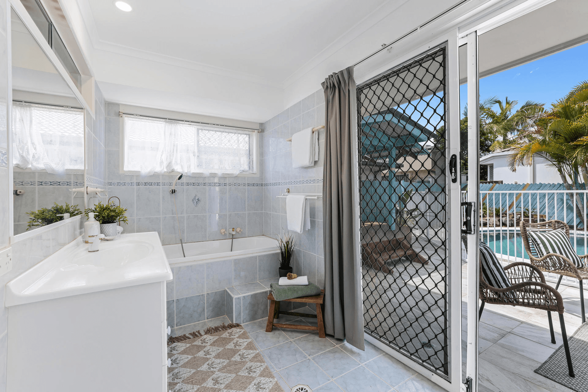 28 Brindisi Avenue, Isle Of Capri, QLD 4217