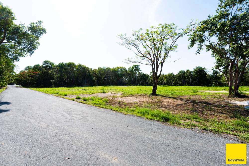 Lot 10 Machans Beach Road, MACHANS BEACH, QLD 4878