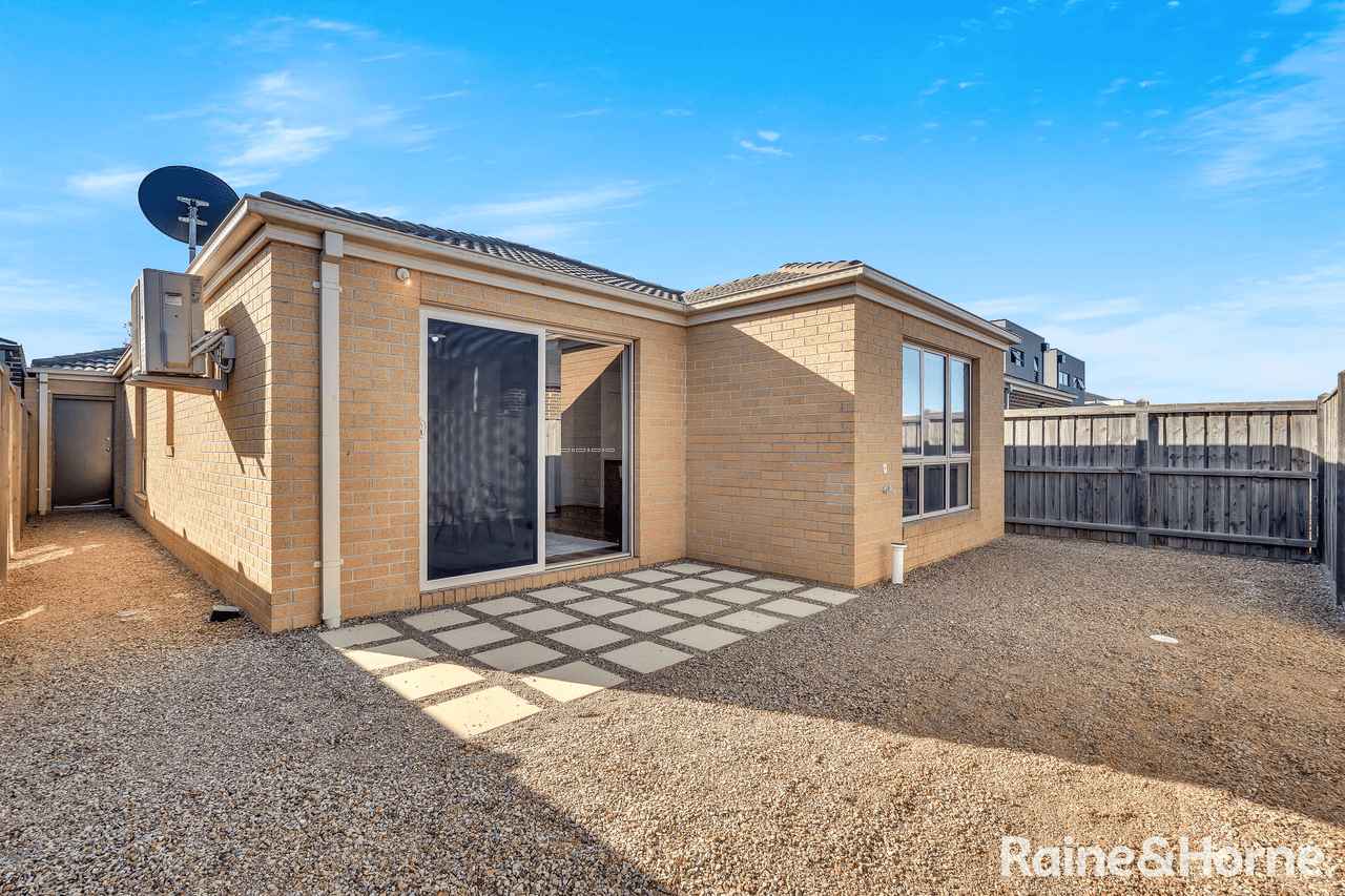 44 Highfield Drive, MICKLEHAM, VIC 3064