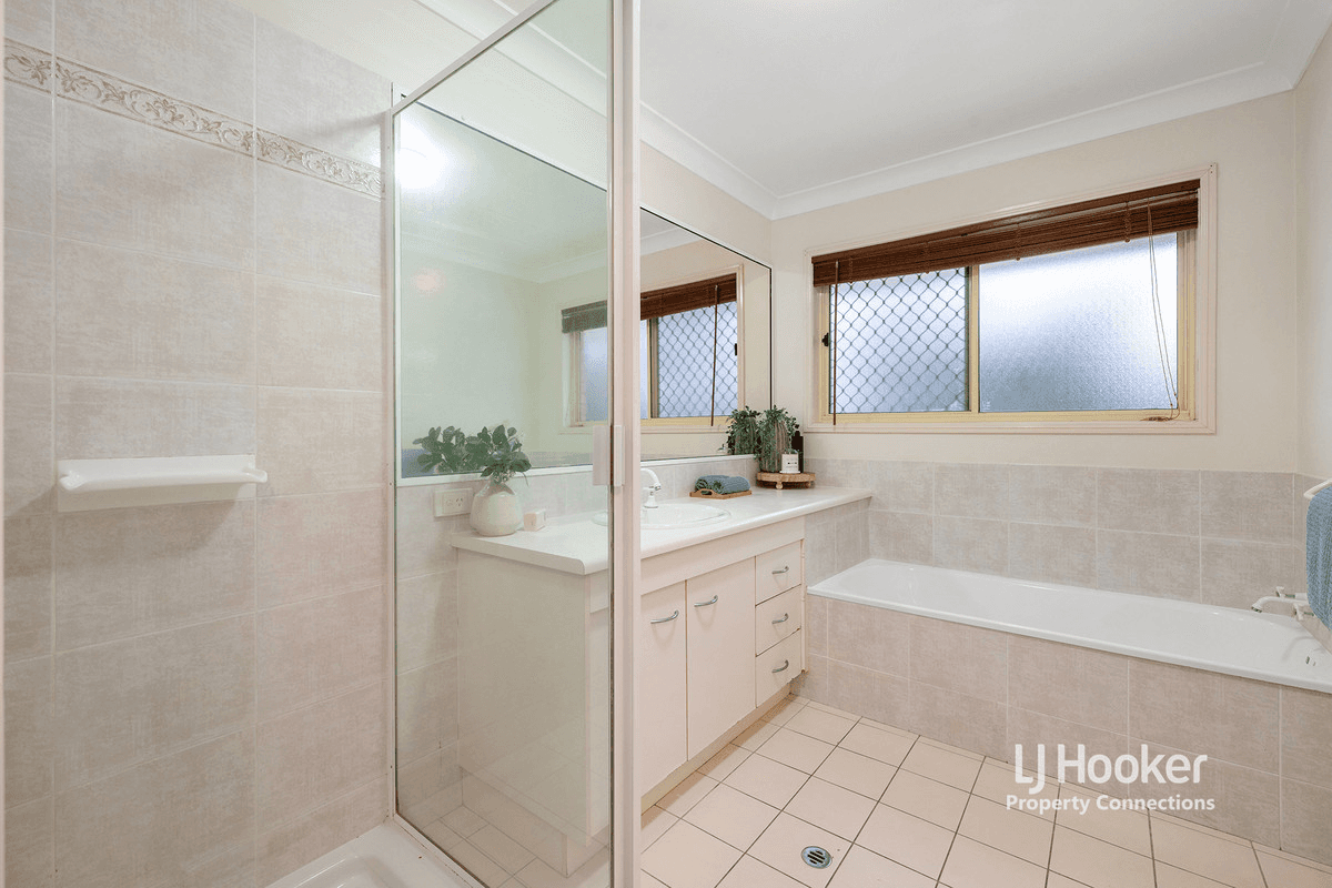 17 Atoll Crescent, Eatons Hill, QLD 4037