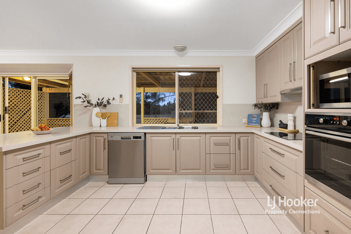 17 Atoll Crescent, Eatons Hill, QLD 4037