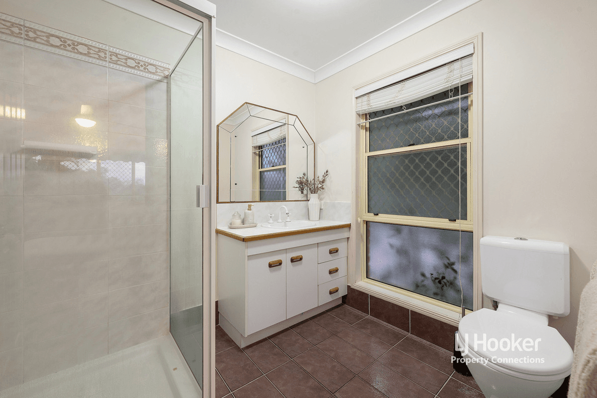 17 Atoll Crescent, Eatons Hill, QLD 4037