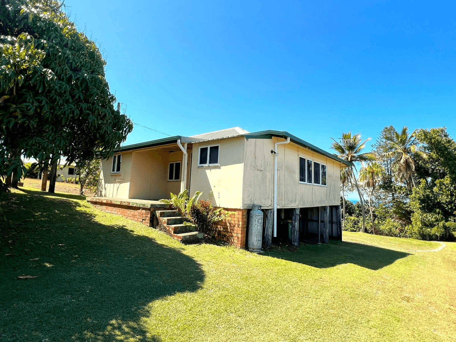 55 Westcott Avenue, CAMPWIN BEACH, QLD 4737