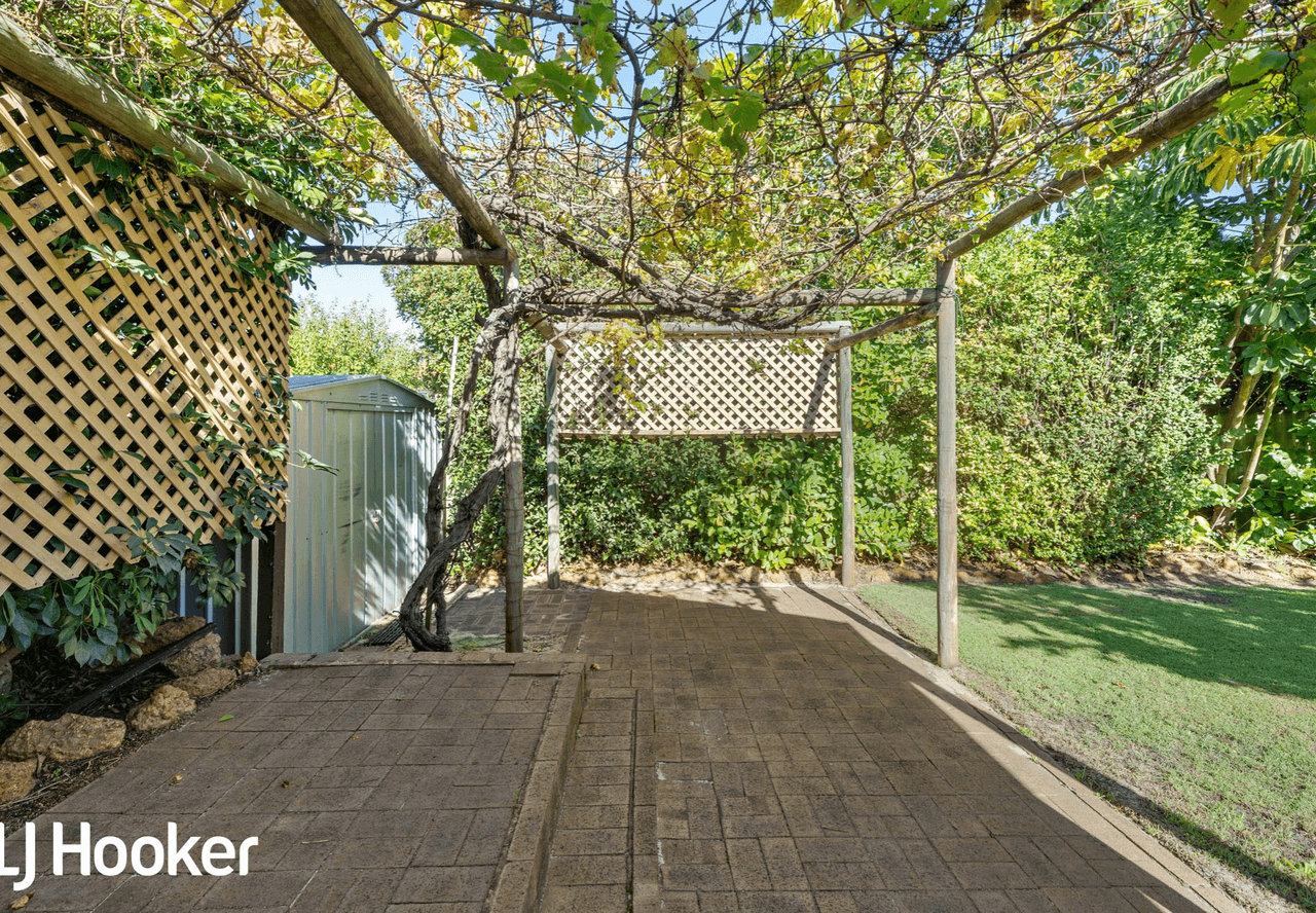 6 Rae Place, LEEMING, WA 6149