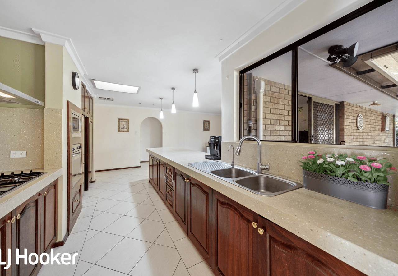 6 Rae Place, LEEMING, WA 6149