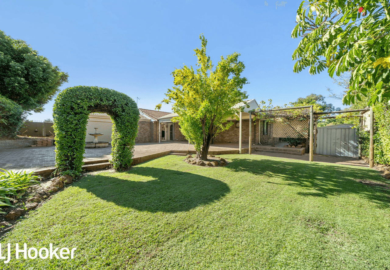 6 Rae Place, LEEMING, WA 6149