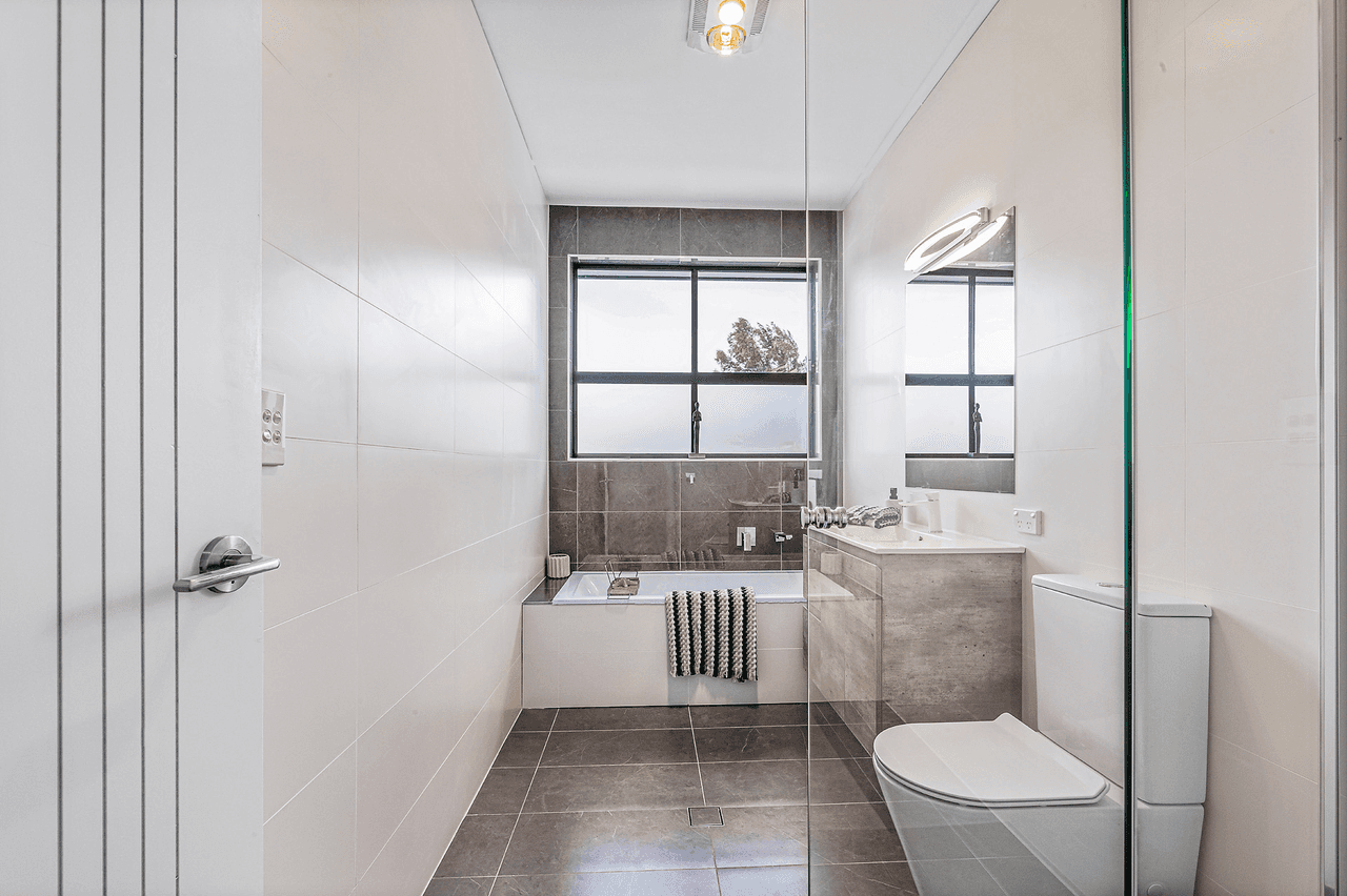 5D Monaro Cresent, Newton, SA 5074