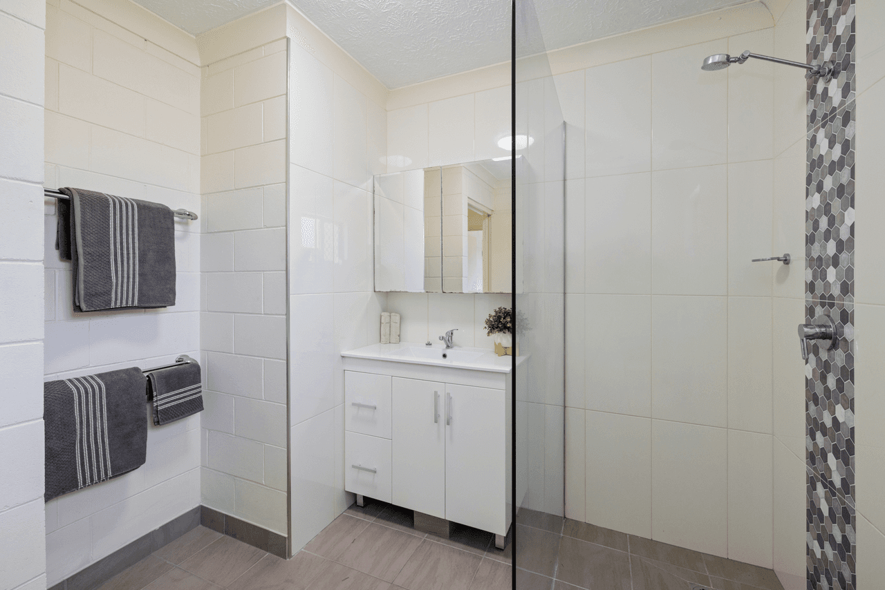 2 Corella Crescent, MOUNT LOUISA, QLD 4814