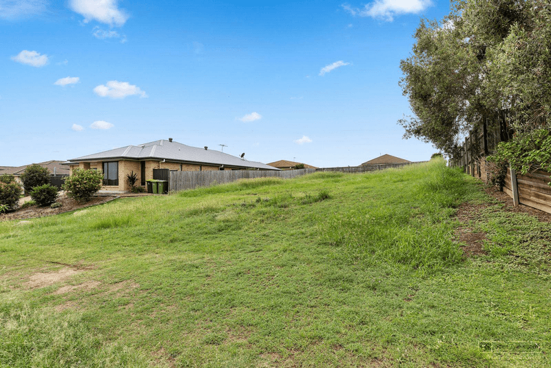 29 Honeyeater Place, LOWOOD, QLD 4311