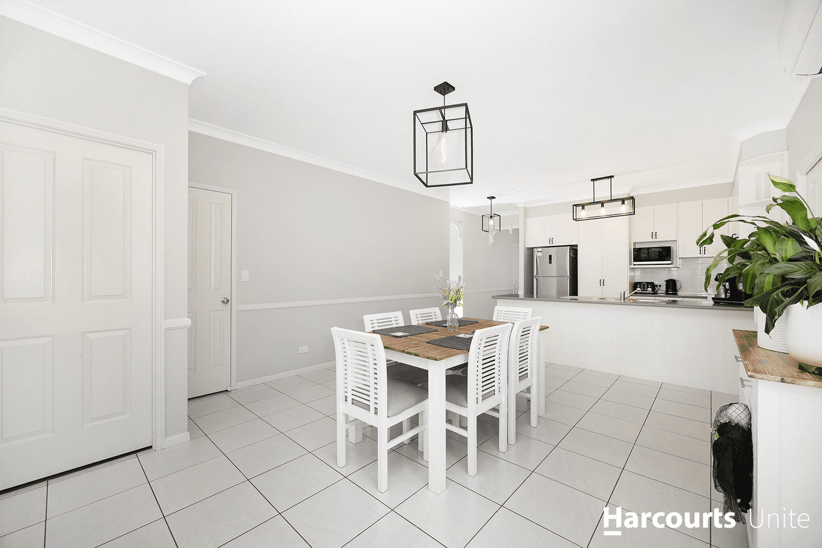 8 Sailboat Way, SPRINGFIELD LAKES, QLD 4300