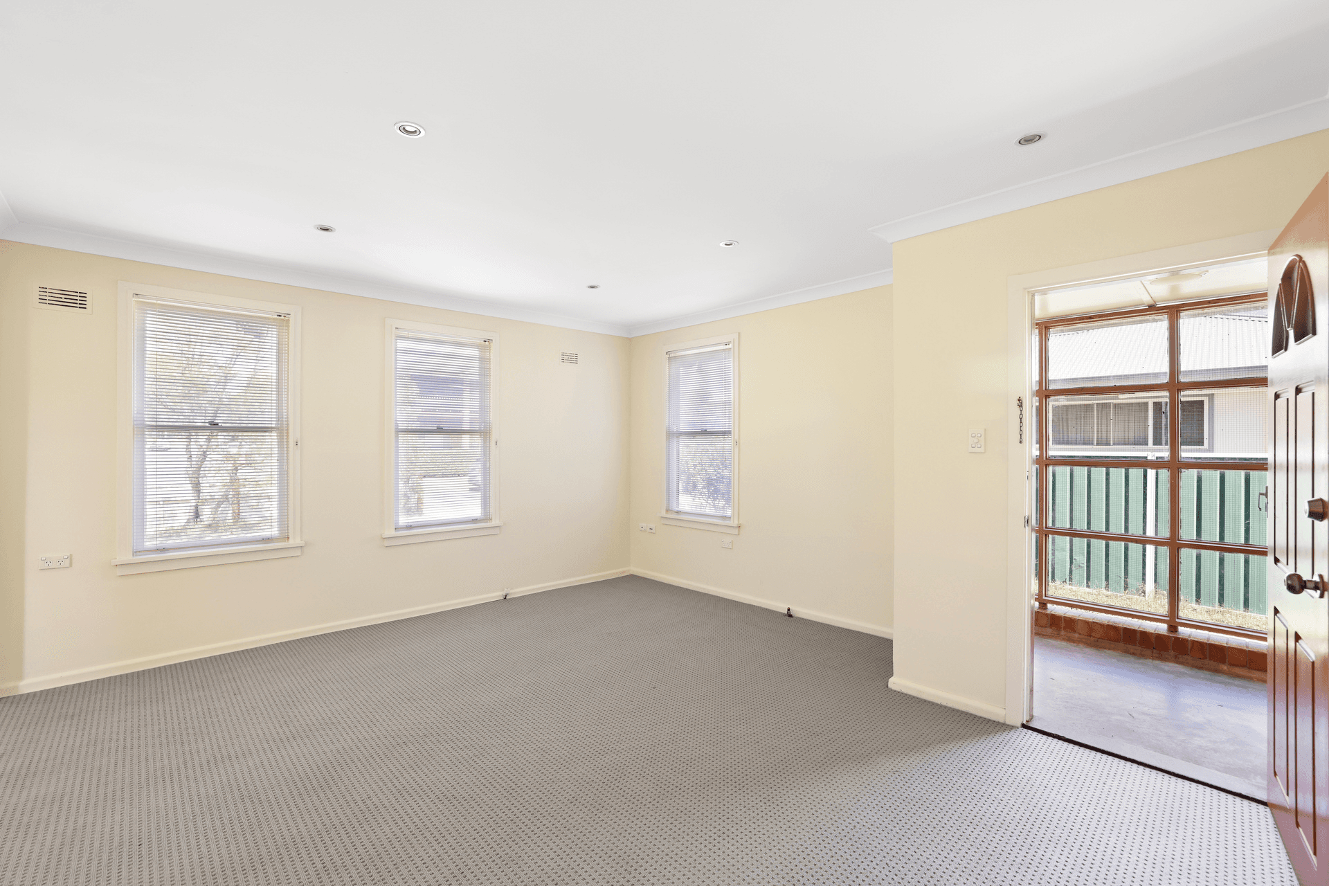 9 Sanananda Road, Holsworthy, NSW 2173