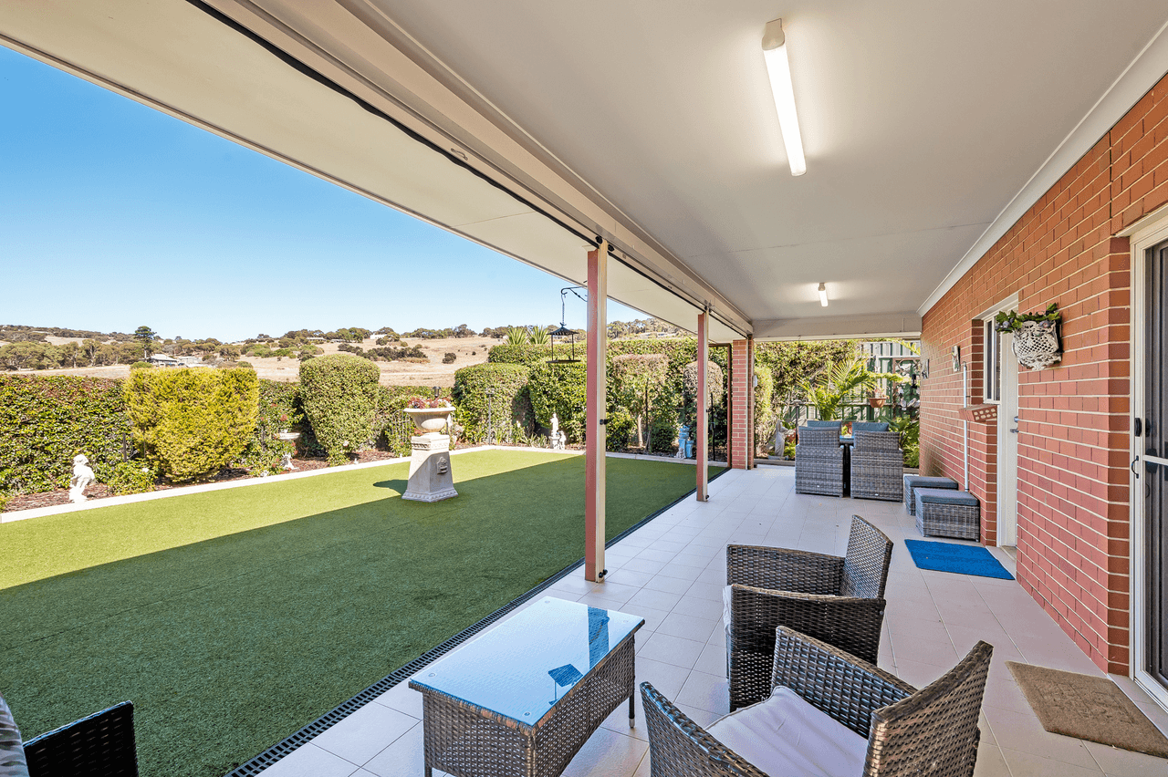 92 Wishart Crescent, ENCOUNTER BAY, SA 5211