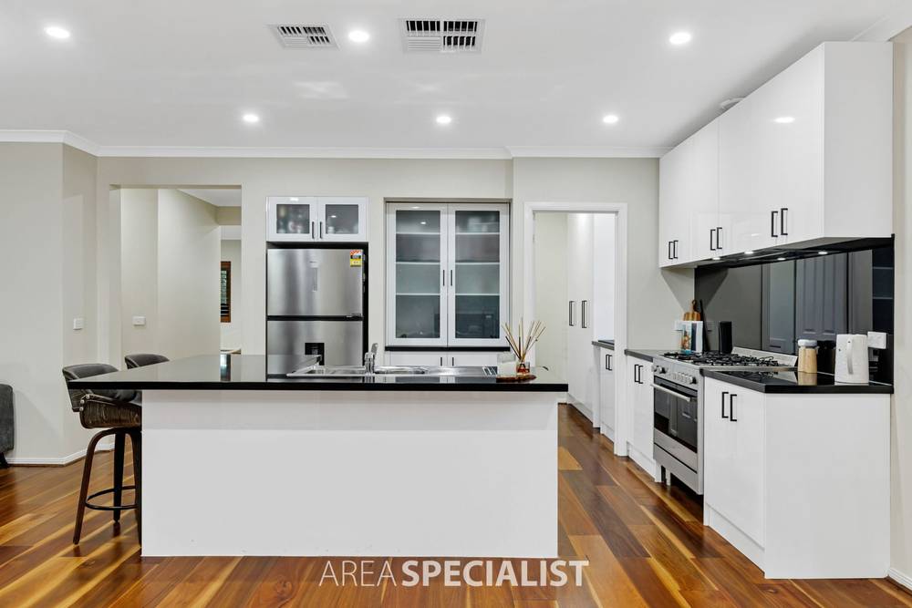 2 Staffordshire Place, LYNDHURST, VIC 3975