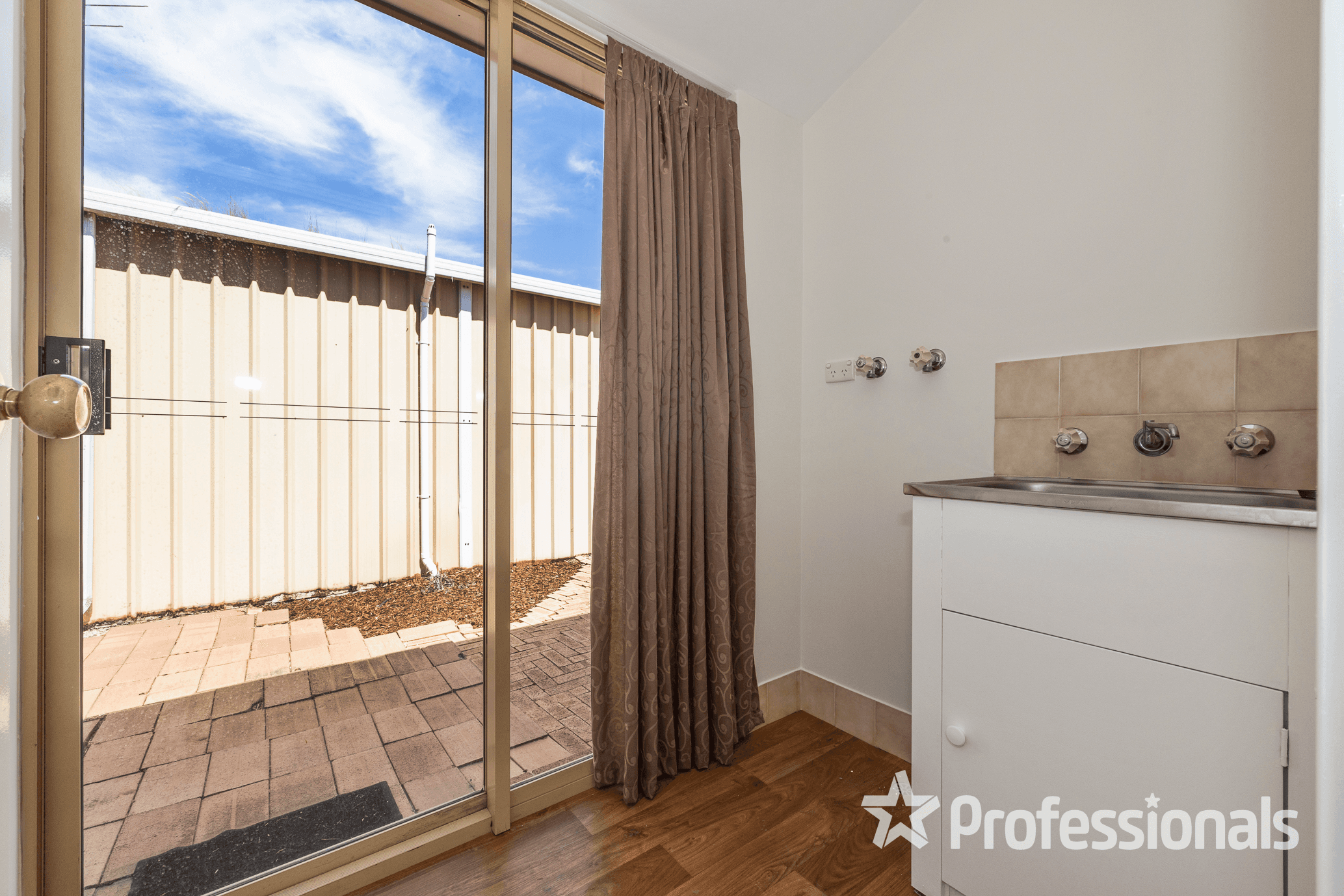 17 Falcon Close, BALLAJURA, WA 6066