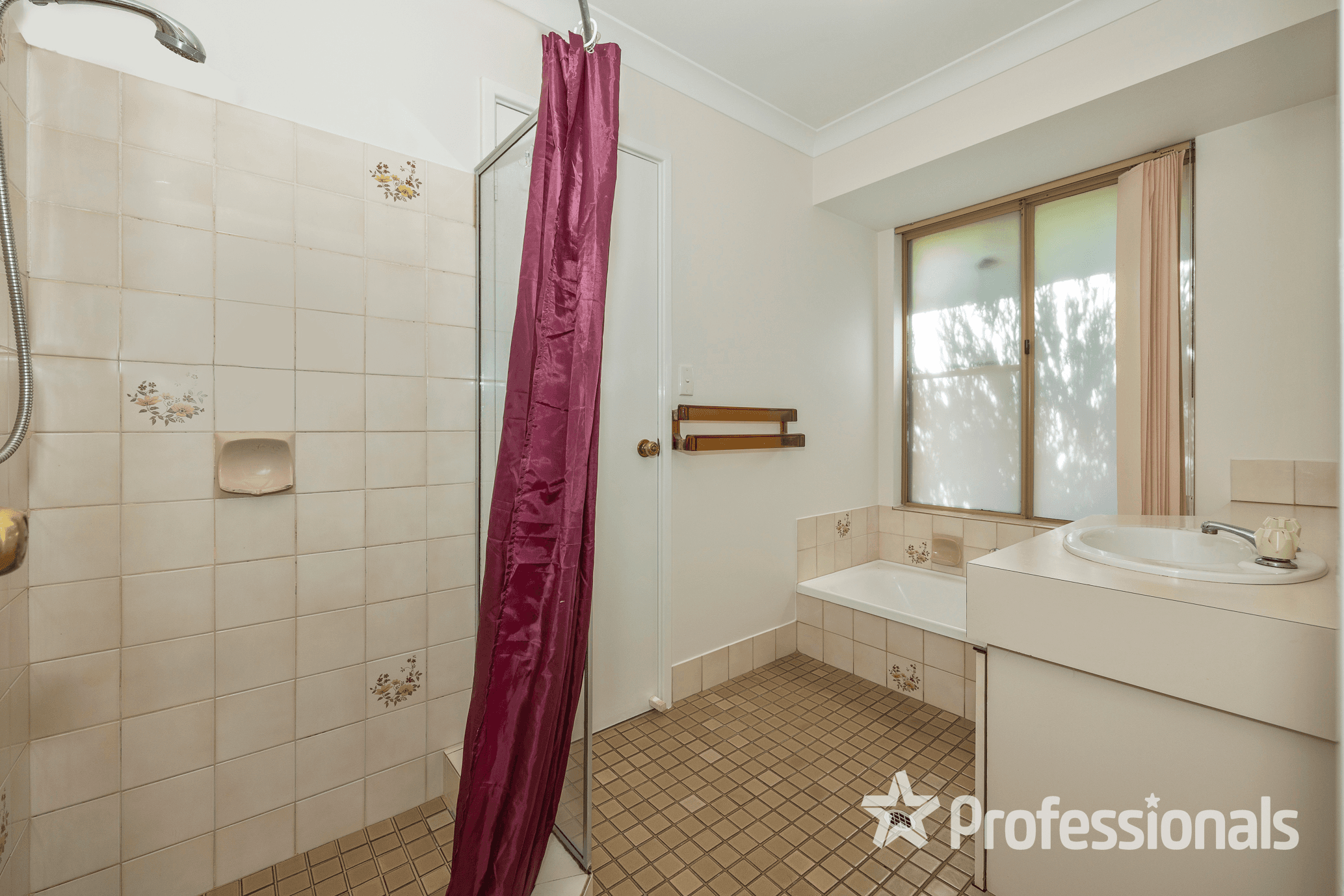 17 Falcon Close, BALLAJURA, WA 6066