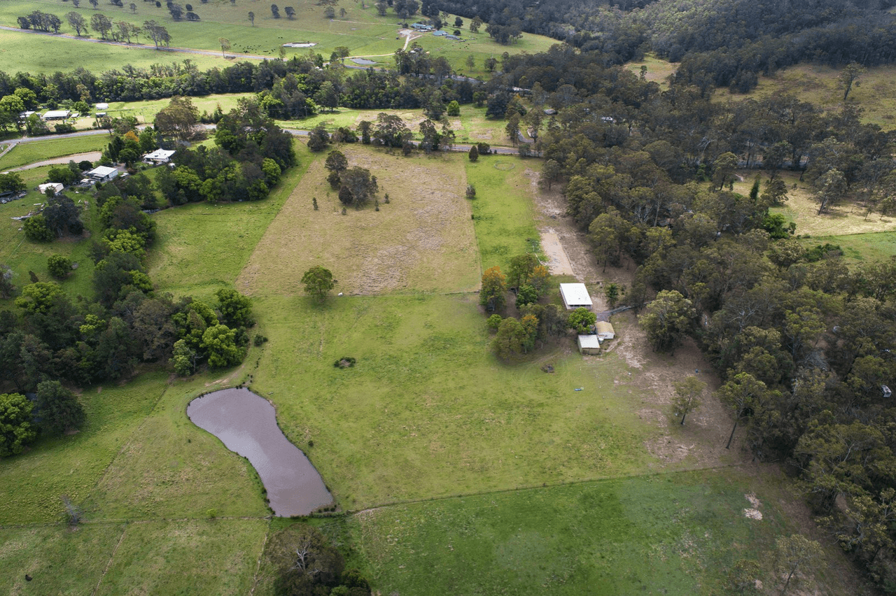 18 Red Gully Road, BURRELL CREEK, NSW 2429