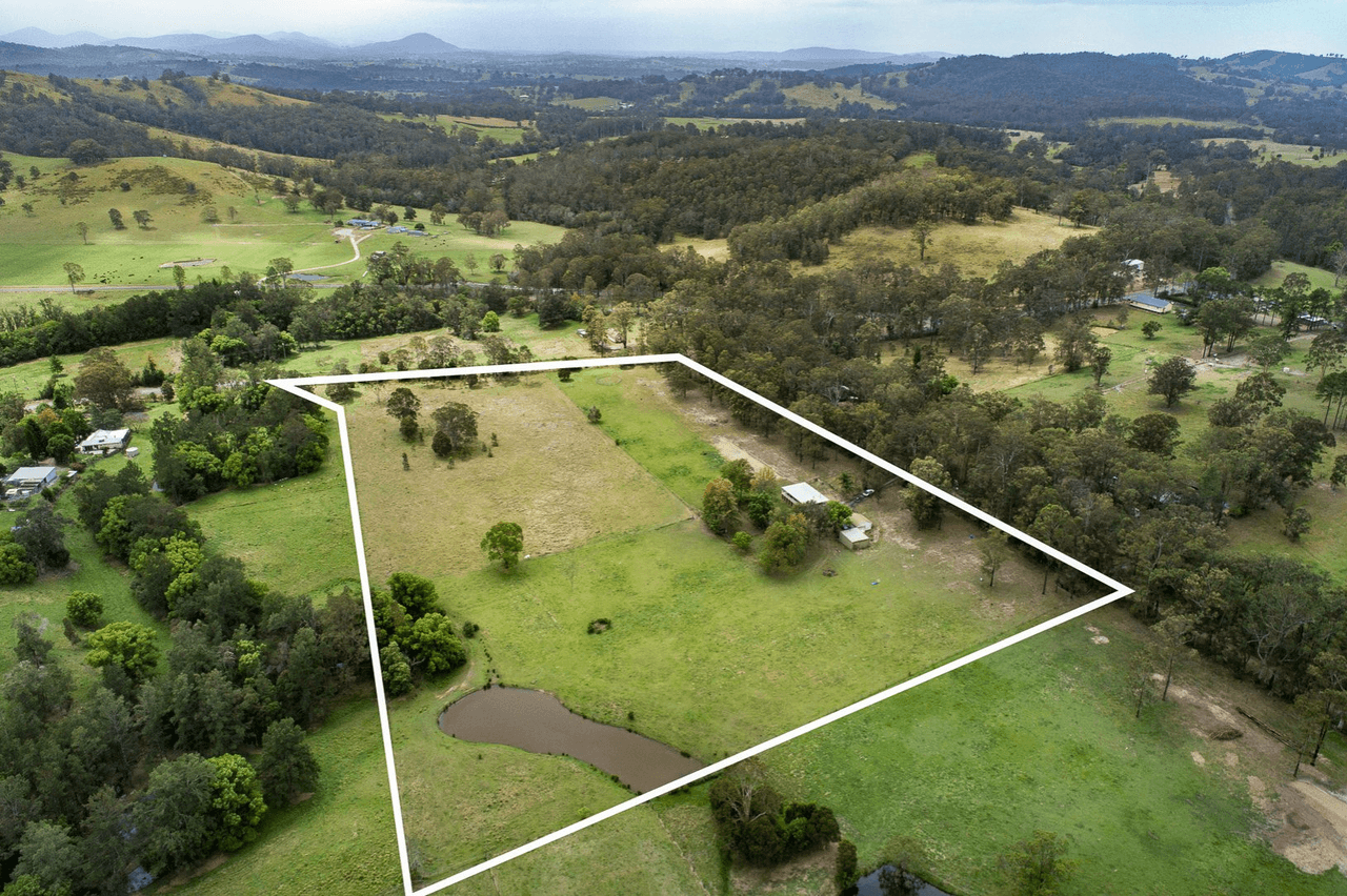 18 Red Gully Road, BURRELL CREEK, NSW 2429