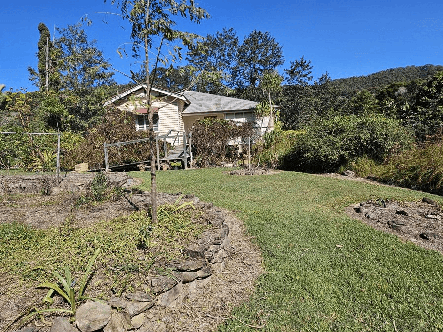 327 Schreibers Road, COORAN, QLD 4569