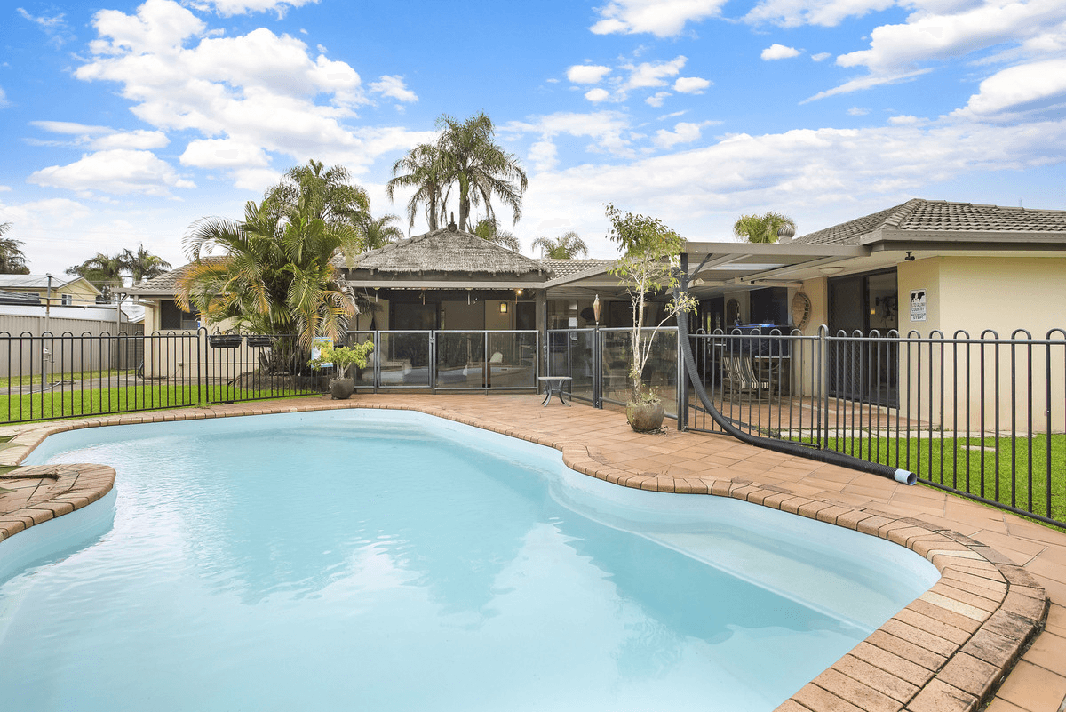 18 Larch Street, Tallebudgera, QLD 4228