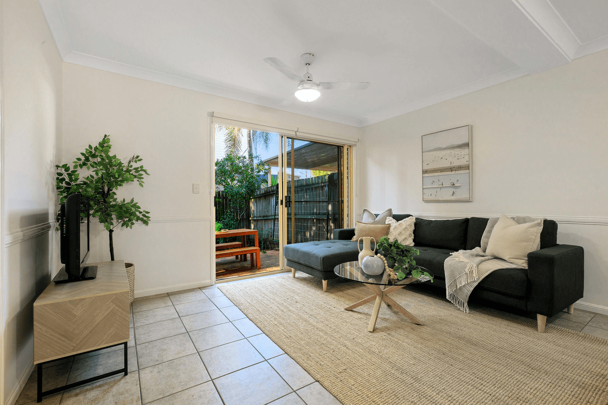 2/55 Railway Parade, Norman Park, QLD 4170