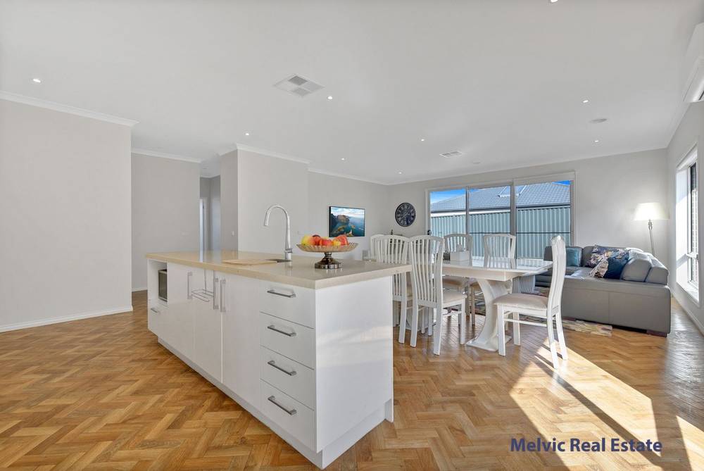 11 Teatree Lane, WALLAN, VIC 3756