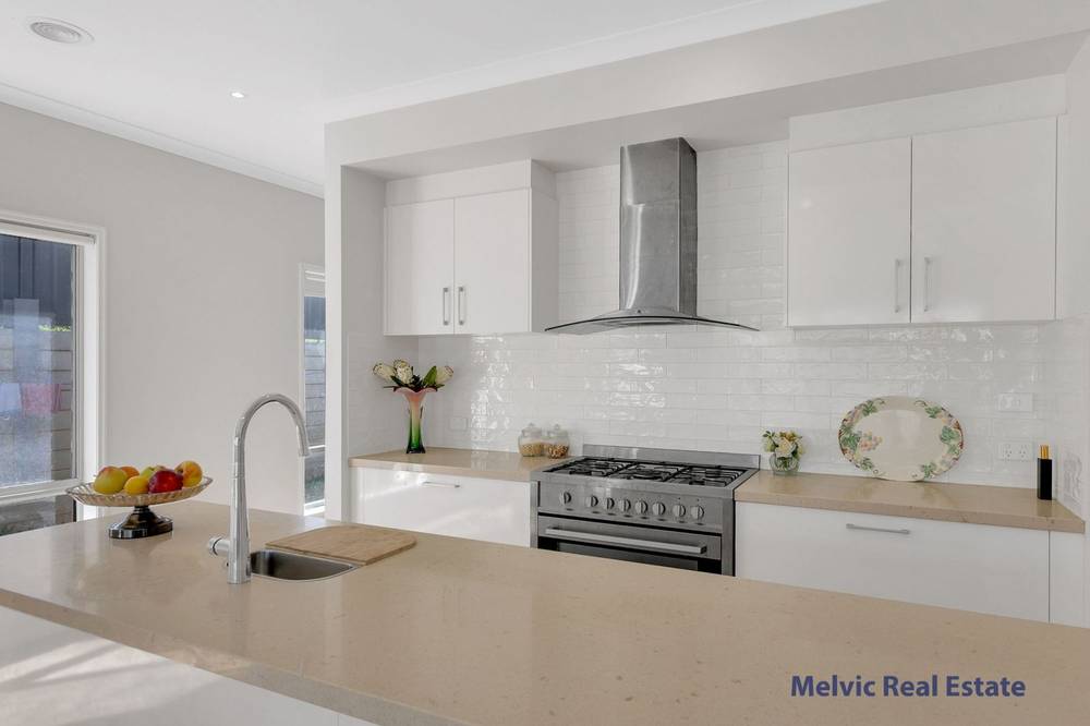 11 Teatree Lane, WALLAN, VIC 3756