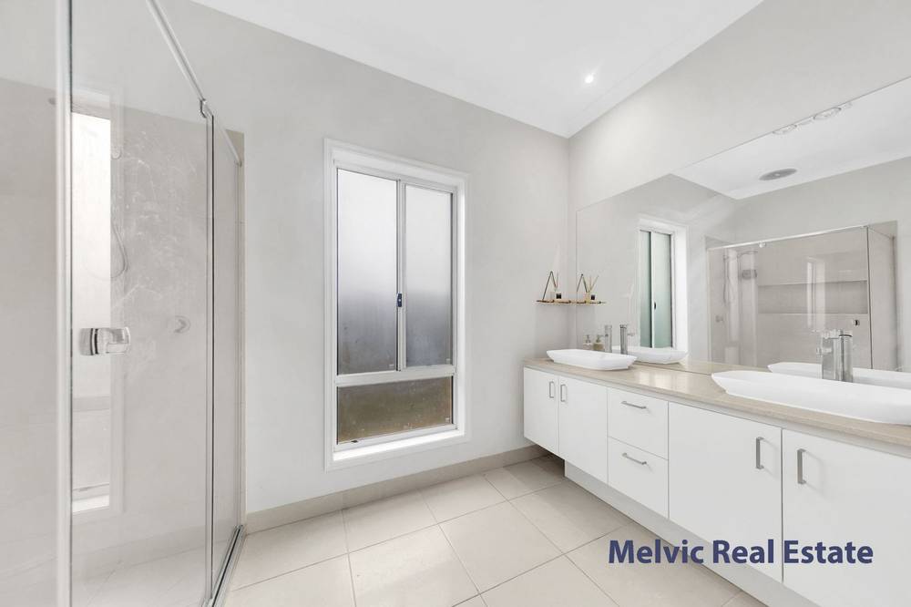 11 Teatree Lane, WALLAN, VIC 3756