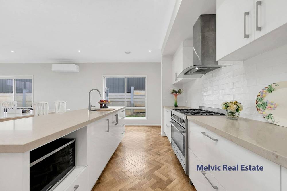 11 Teatree Lane, WALLAN, VIC 3756