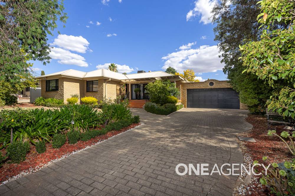 6 LANSDOWNE AVENUE, LAKE ALBERT, NSW 2650
