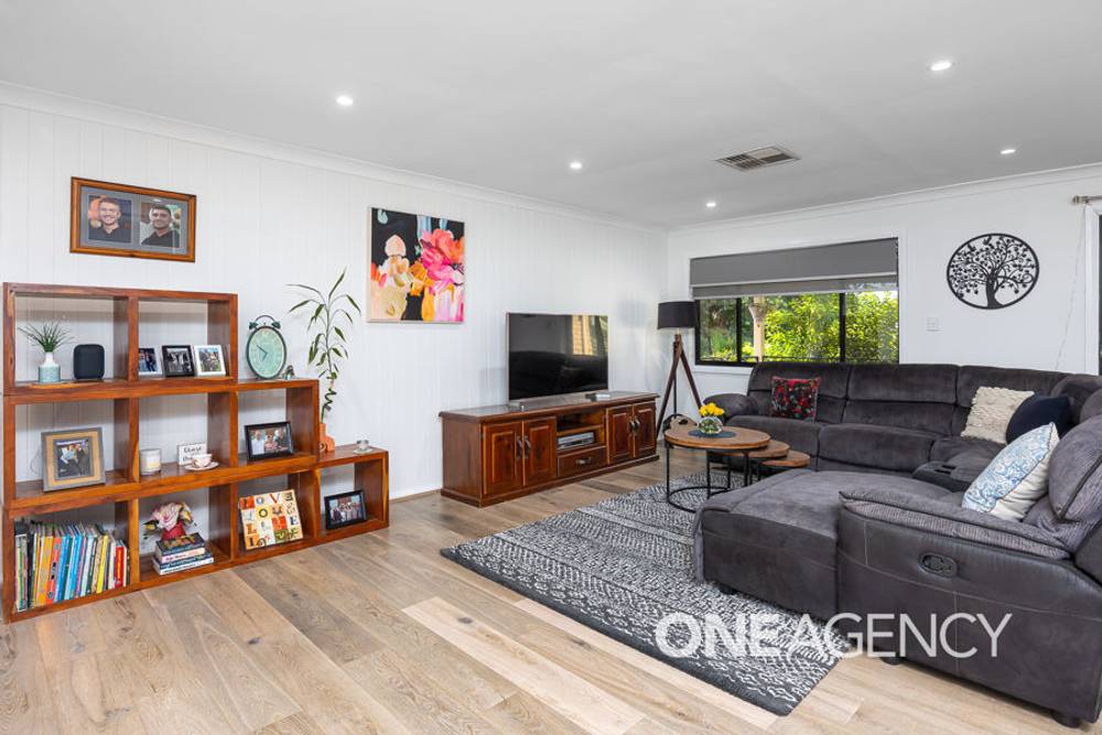 6 LANSDOWNE AVENUE, LAKE ALBERT, NSW 2650