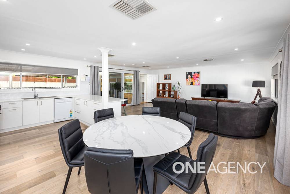 6 LANSDOWNE AVENUE, LAKE ALBERT, NSW 2650