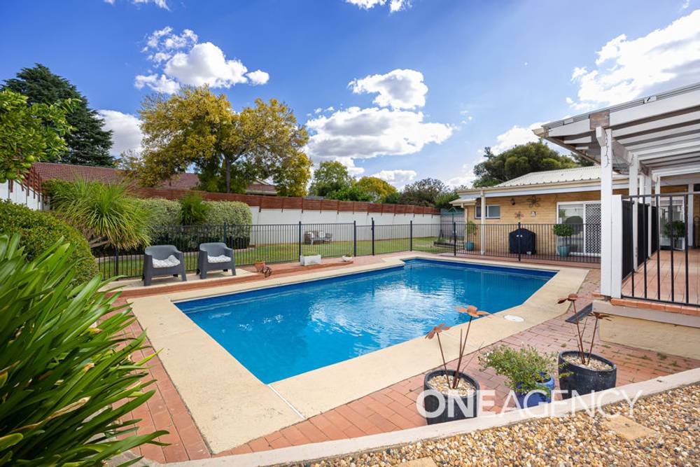 6 LANSDOWNE AVENUE, LAKE ALBERT, NSW 2650