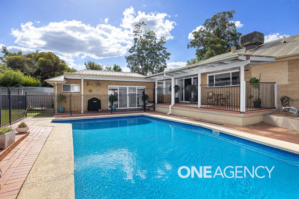 6 LANSDOWNE AVENUE, LAKE ALBERT, NSW 2650