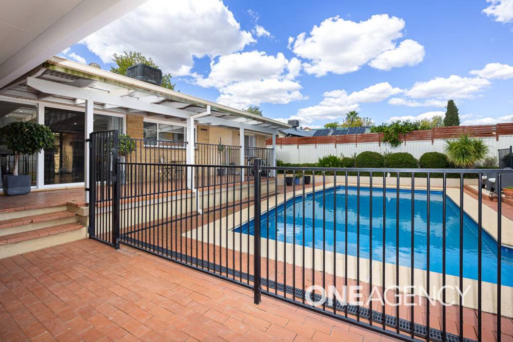 6 LANSDOWNE AVENUE, LAKE ALBERT, NSW 2650