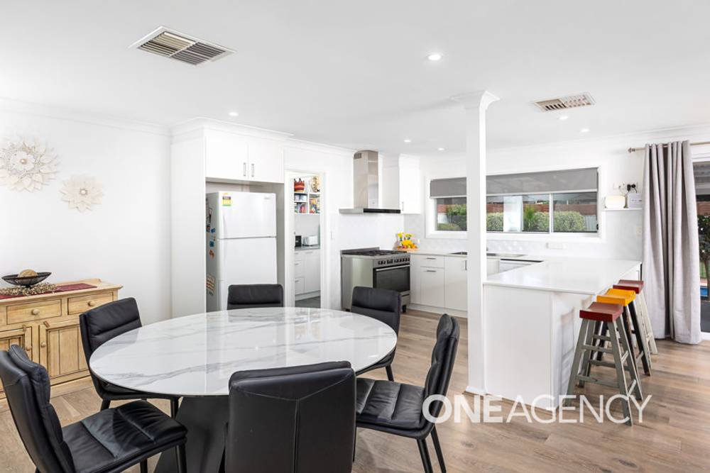 6 LANSDOWNE AVENUE, LAKE ALBERT, NSW 2650