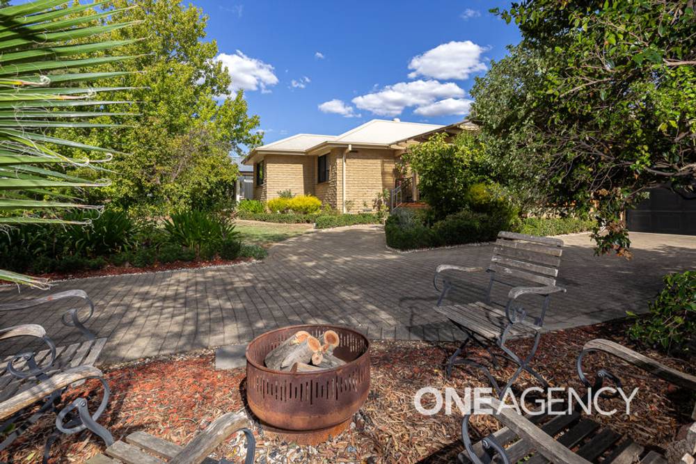 6 LANSDOWNE AVENUE, LAKE ALBERT, NSW 2650